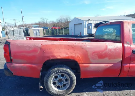 2004 Chevrolet Silverado 1500 Work Truck z USA, uszkodzony, nr VIN 1GCEK14T94Z272056